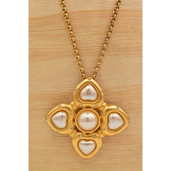 Givenchy Vintage Heart Pearl Necklace Pearl Brushed Gold Signed 80s 1980s BinBN - Picture 7 of 12